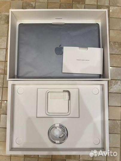 Apple macbook pro 13.3/2.3Ghz/32GB/4TB (2020)