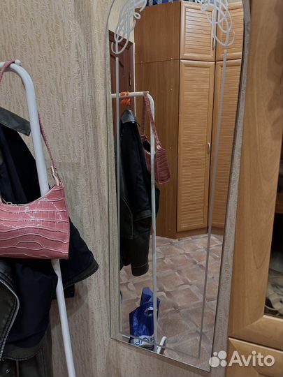 Зеркало настенное в спальню