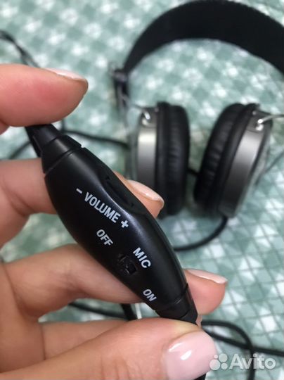 Наушники с микрофоном