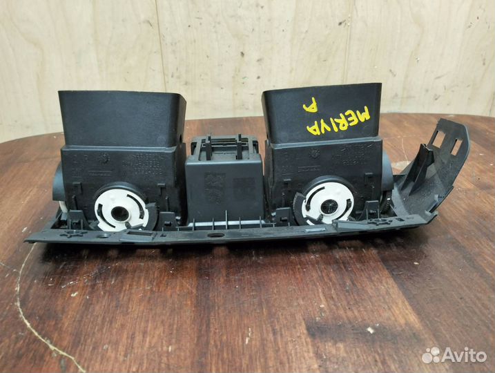 Кнопка аварийной сигнализации Opel Meriva