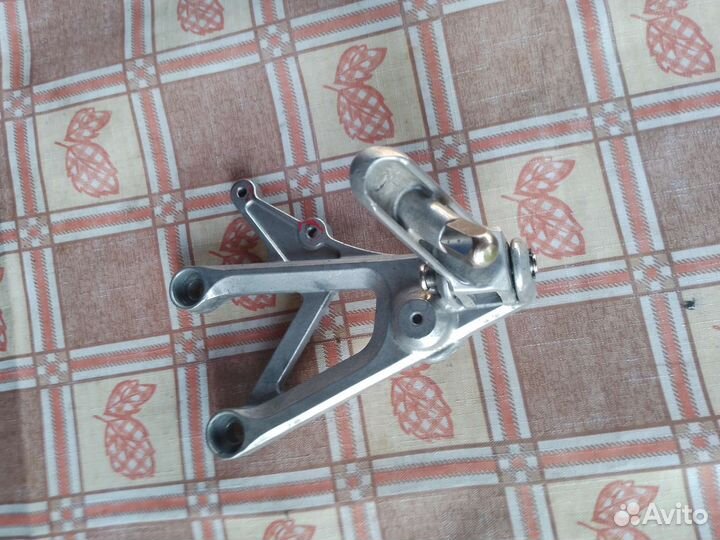 Подножка задняя для Honda CBR 600 F4