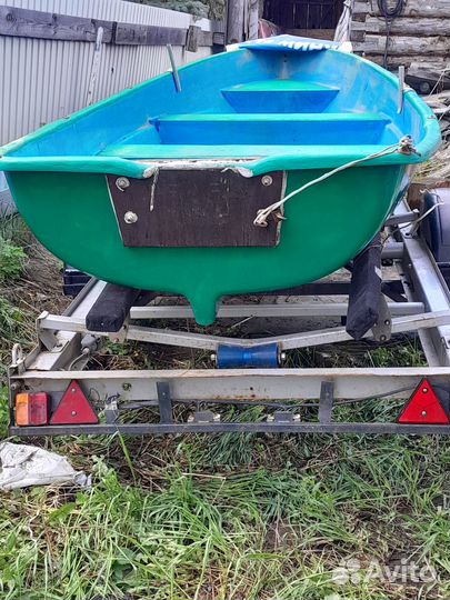 Лодка гребная 