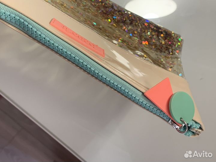 Косметичка Benefit