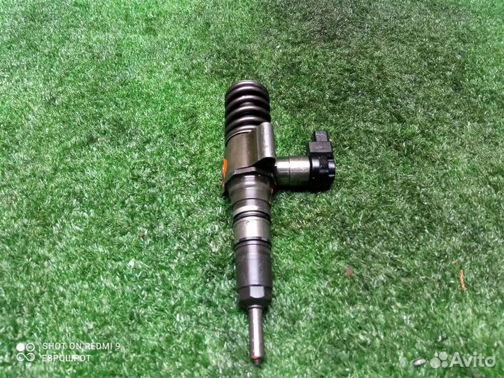 Форсунка дизельная Volkswagen Passat (B6) (2005-2