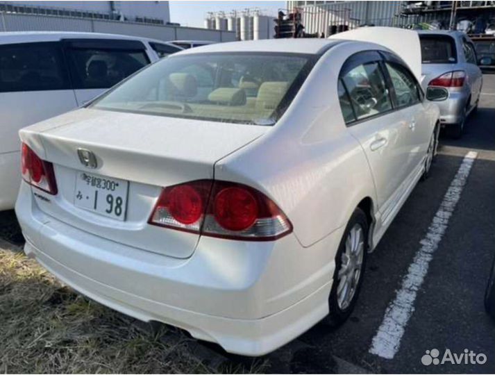 Дверь хонда цивик 8 4д Honda civic 8 4d