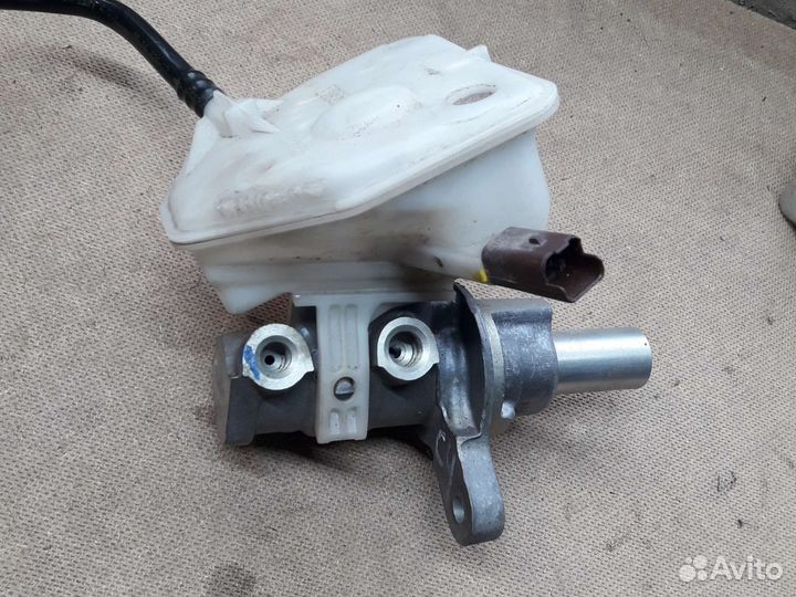 Главный тормозной цилиндр Citroen C4 B7 седан