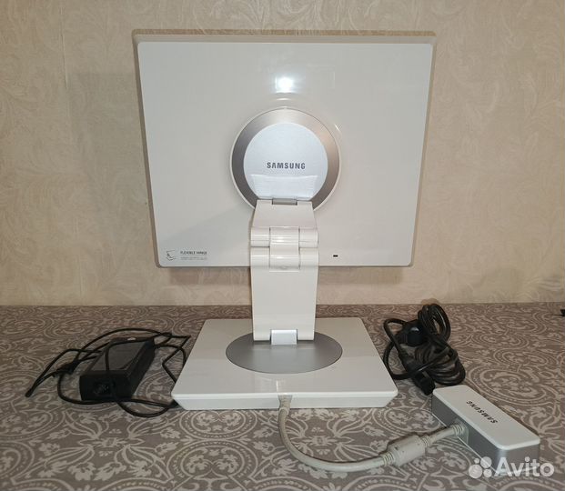 Монитор Samsung SyncMaster 970P