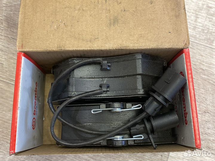 Тормозные колодки Brembo