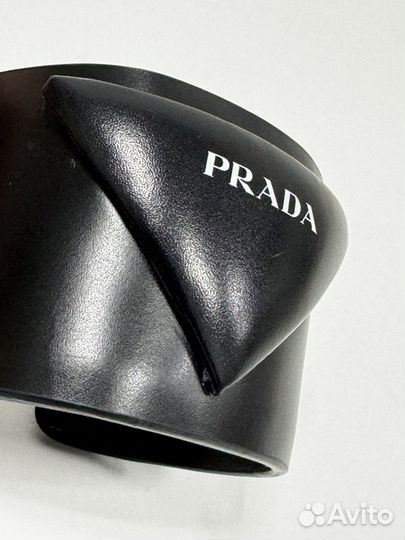 Prada кожаный браслет с лого S оригинал