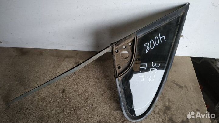 Форточка двери передняя правая Peugeot 307