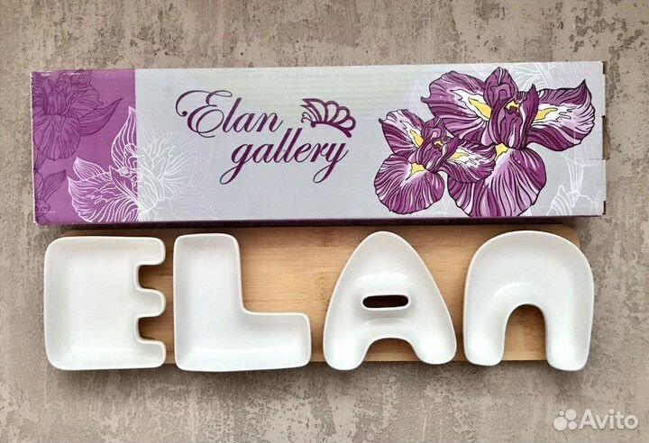 Набор 4 сервировочных блюд на деревянной подставке