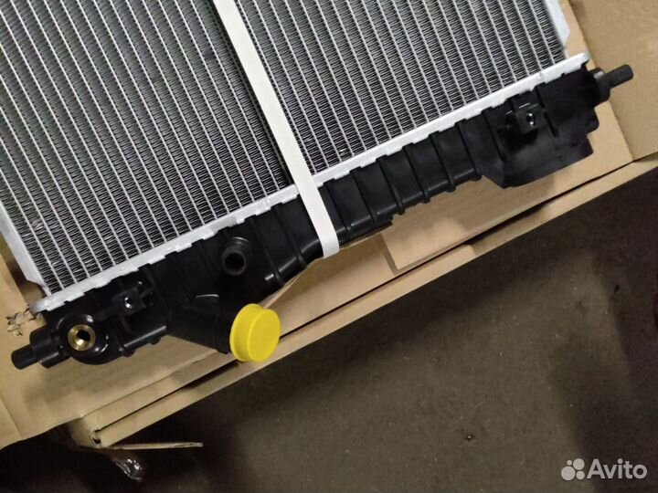 Радиатор охлаждения Chevrolet aveo AT