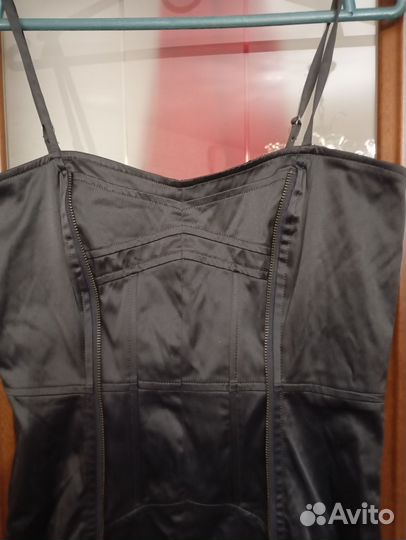 Сексуальное коктейльное платье на бретельках