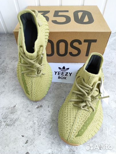 Кроссовки Adidas Yeezy Boost 350 V2 Sulfur оригинал