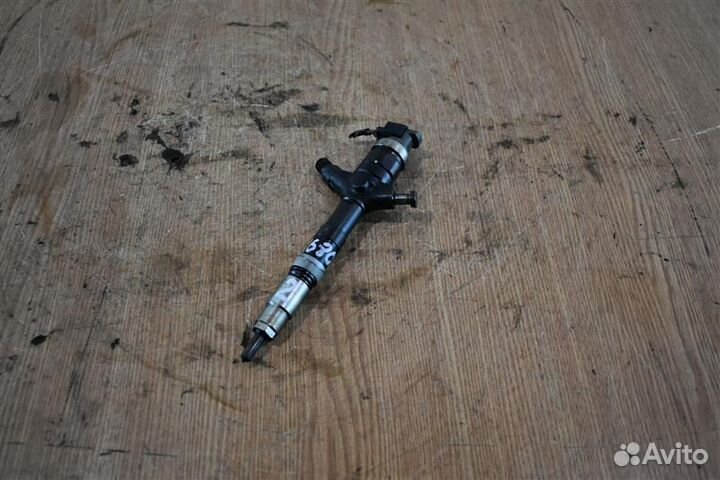 Форсунка топливная Toyota Avensis универсал