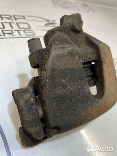 Суппорт передний левый Ford Focus 3 CB8 1.6L