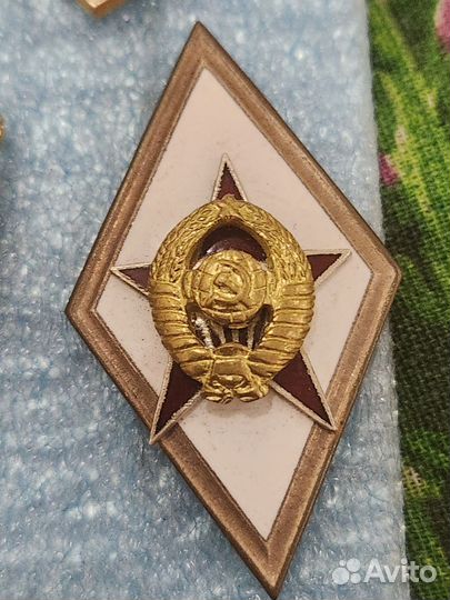 Знаки выпуск учебных заведений