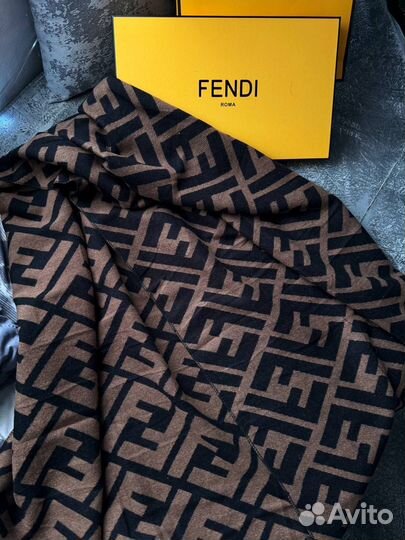 Палантин fendi