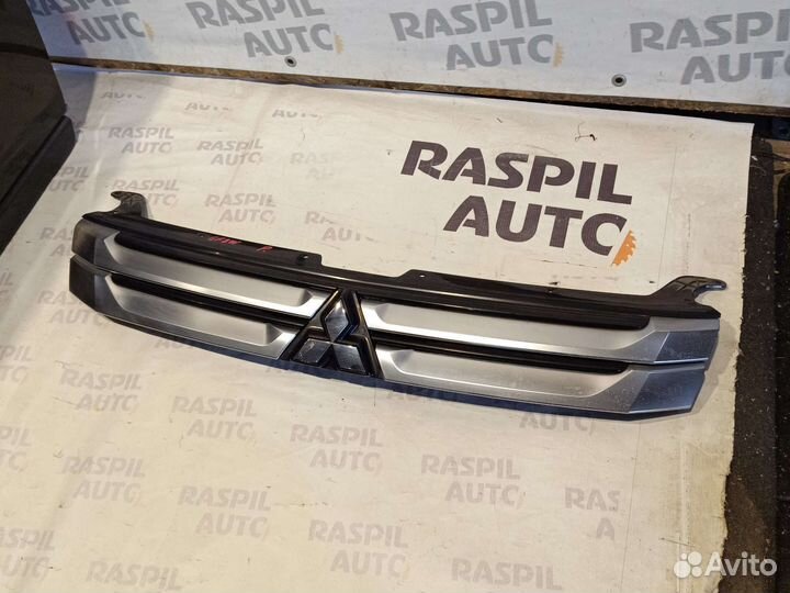Решетка радиатора Mitsubishi Outlander 3