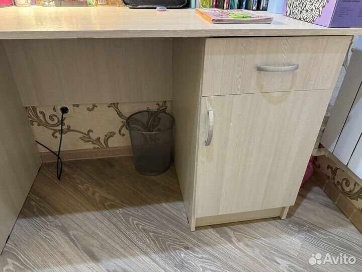 Письменный стол для школьника