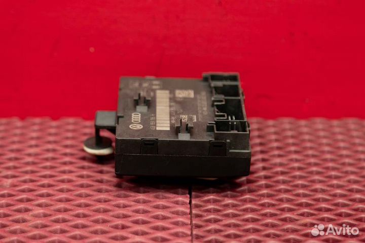 Блок управления дверьми задний левый Audi A6 C7