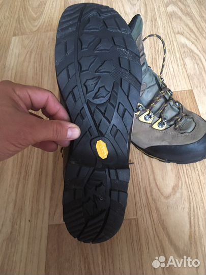 Треккинговые ботинки lowa camino