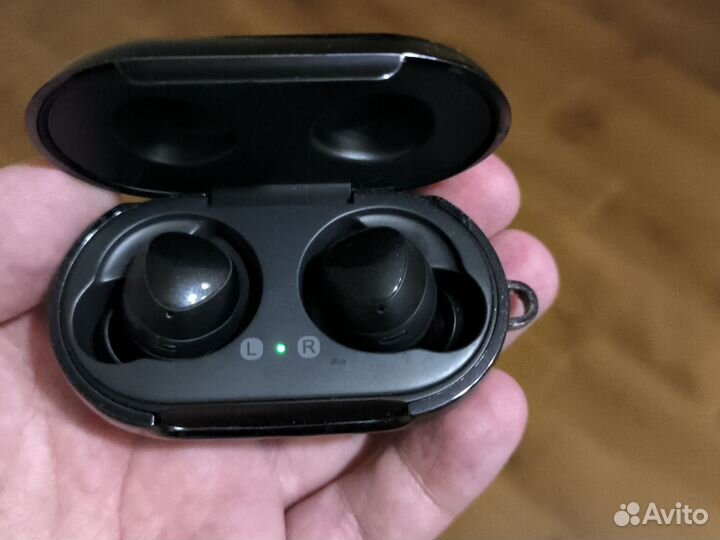 Беспроводные bluetooth наушники Samsung buts