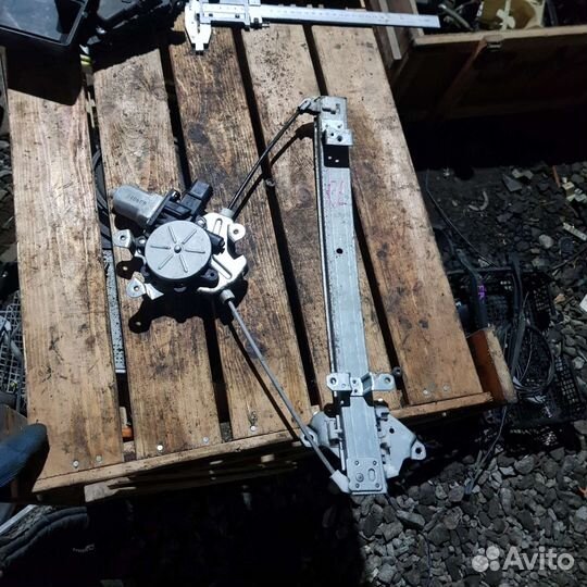 Стеклоподьемник задний левый mitsubishi lancer 9