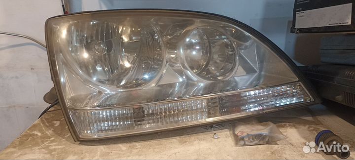 Фара правая Kia Sorento JC