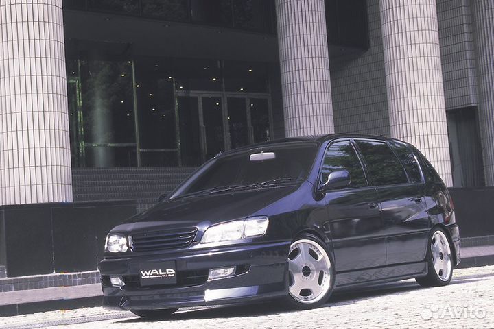 Накладка на задний бампер Wald Toyota Ipsum Picnic