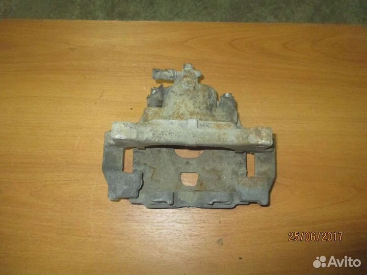 Суппорт передний левый Tiguan Фольксваген Тигуан