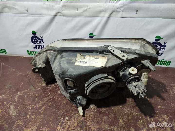Фара правая Renault Logan