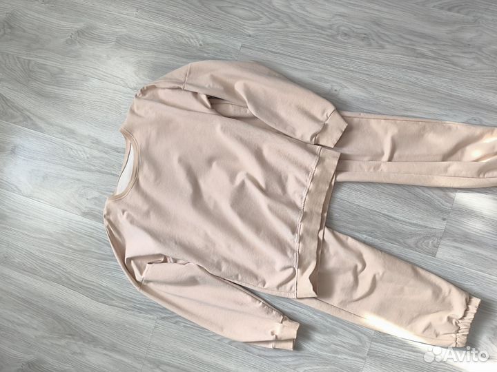 Костюм женский новый 40 42