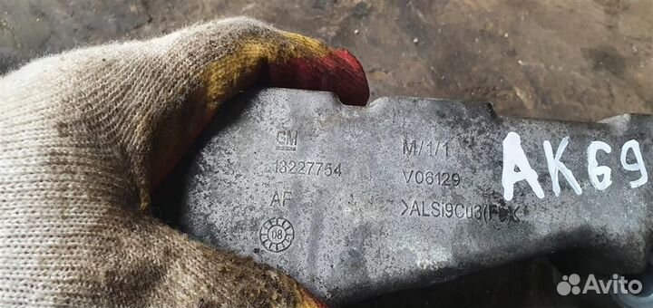 Кронштейн двигателя правый Opel Insignia 2008-2017