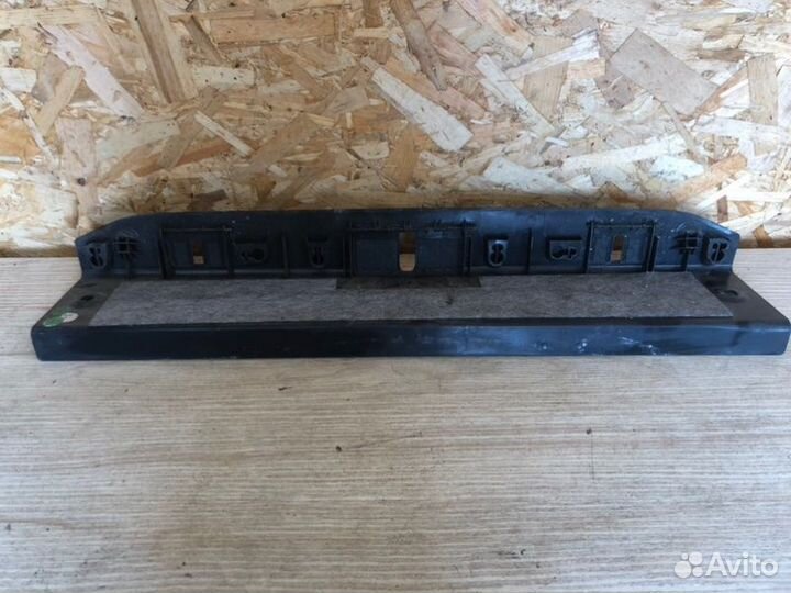 Накладка двери багажника задняя Mercedes-Benz