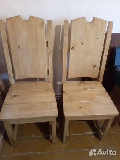 Стол и стулья