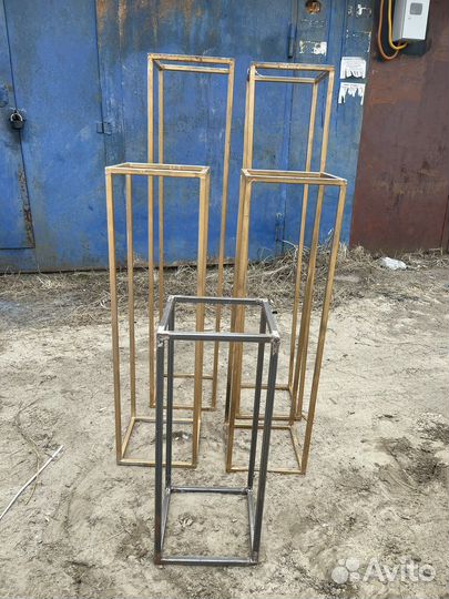 Стоики металлические