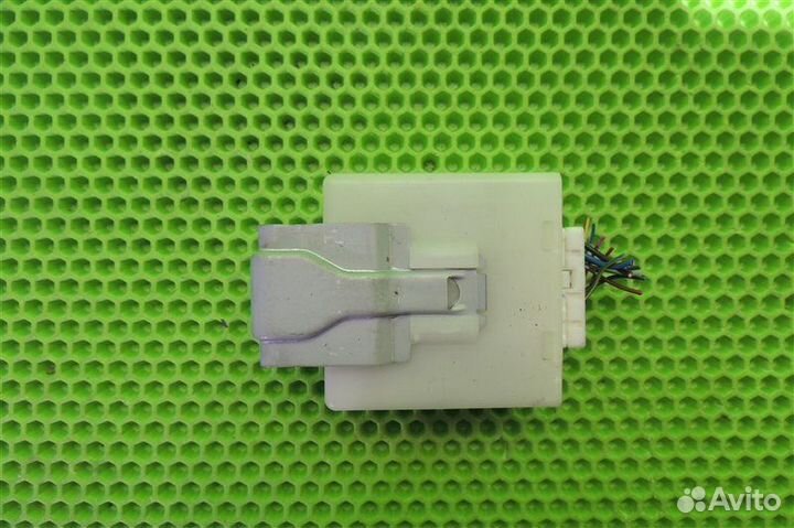 Блок управления центральным замком Nissan Bluebird