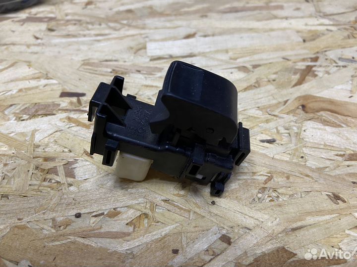 Кнопка стеклоподъемника Toyota Rav4 40