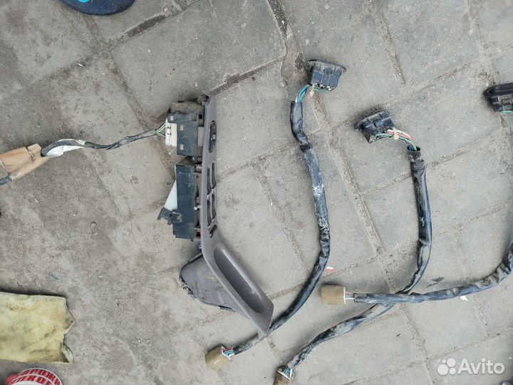 Кнопки стеклоподъемников мазда кседос6mazdaxedos6