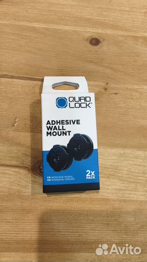 Крепление на стену Quadlock Adhesive Wall Mount
