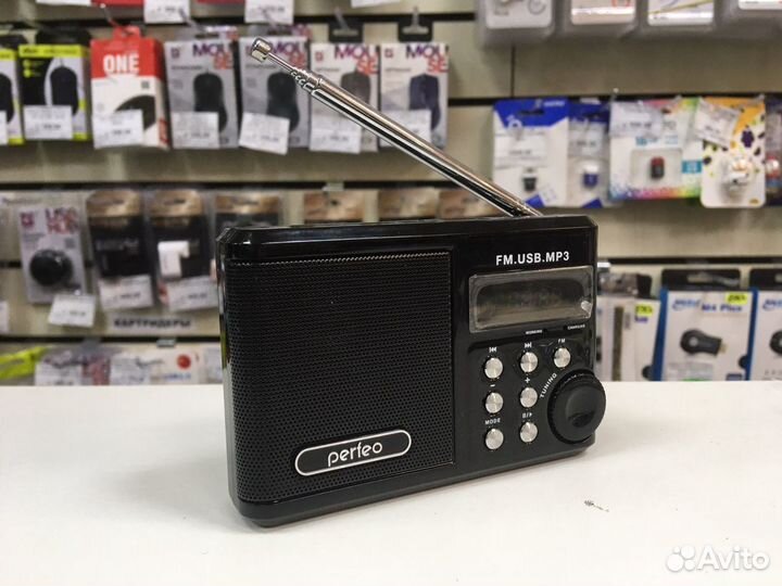 Компактный,громкий радиоприемник Perfeo-922
