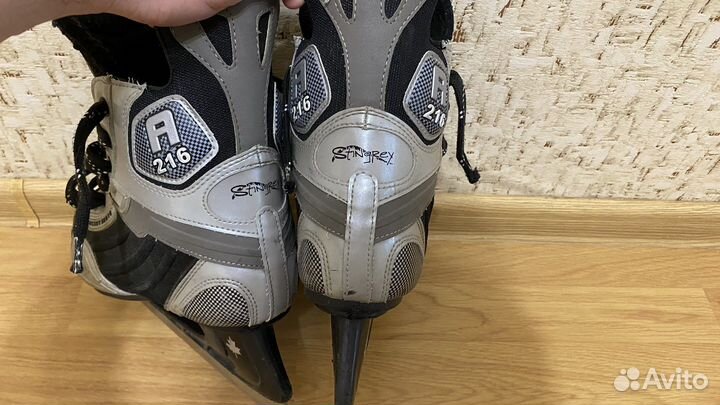 Коньки детские с клюшками и шайбой