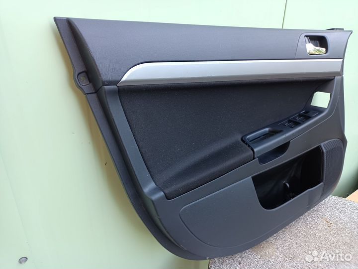 Обшивка двери передней левой Митцубиси Лансер 10