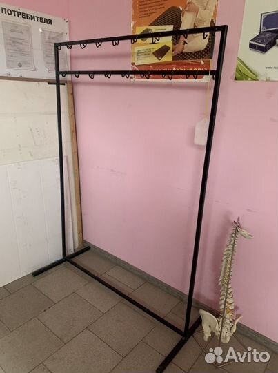 Кованная вешелка для одежды