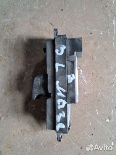 Кнопки стеклоподъемников на Mazda 3