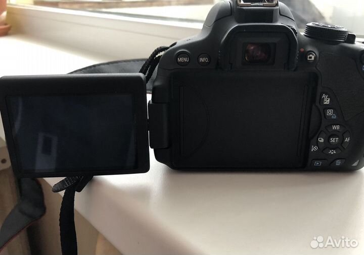Canon EOS 700D Kit 18-135 IS STM Black