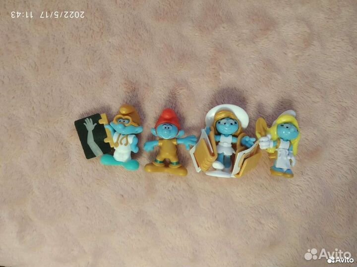 Игрушки из киндера Золотые смурфики 2022