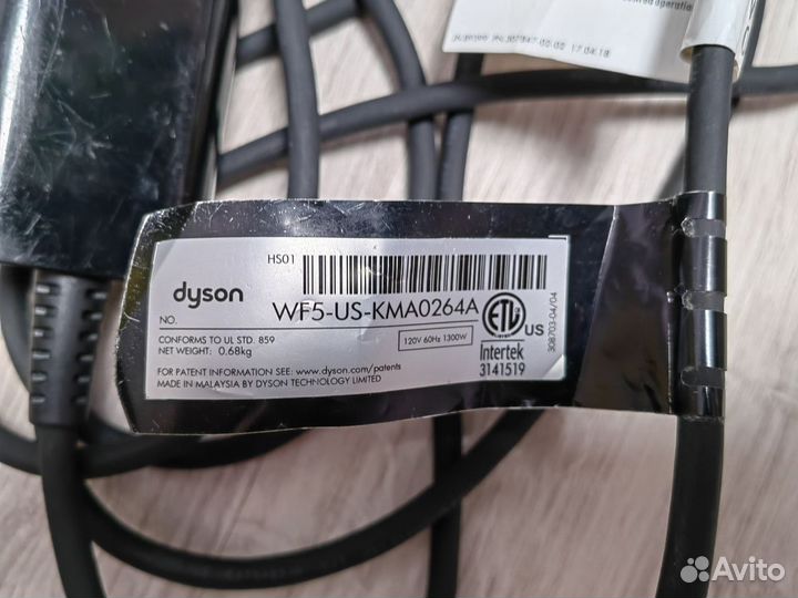 Сетевой шнур и внутренности стайлера Dyson US