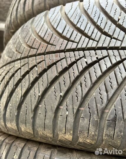 Goodyear Vector 4Seasons Gen-2 235/55 R17